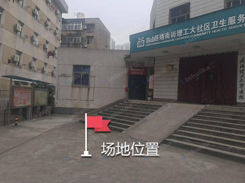 武汉理工大学 - 理工大学校医院门口小广场